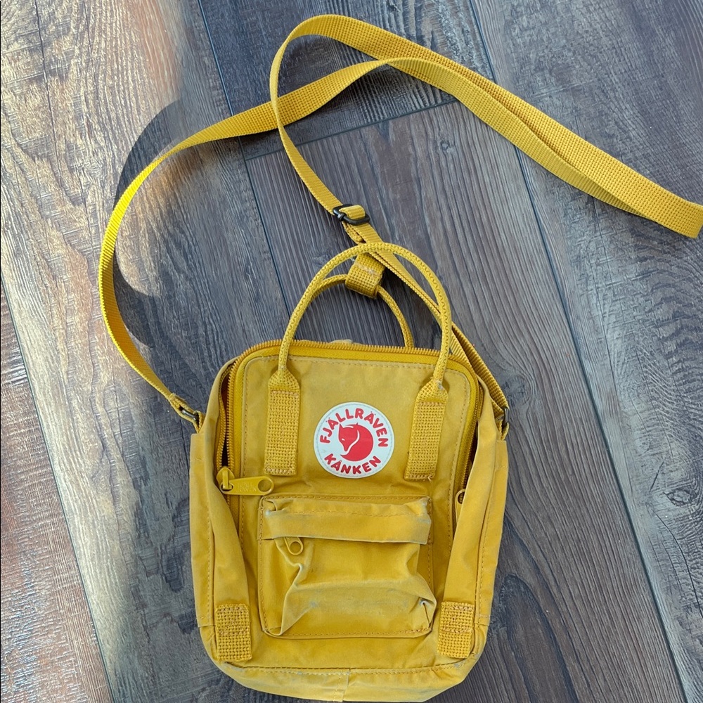 Fjällräven Kånken Mini Yellow crossbody bag